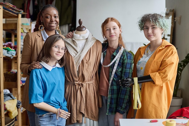 Zespół haftu podczas pracy